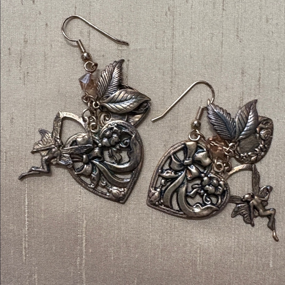 Elegant Gold Heart Leaf dangling Earrings - Picture 4 of 7